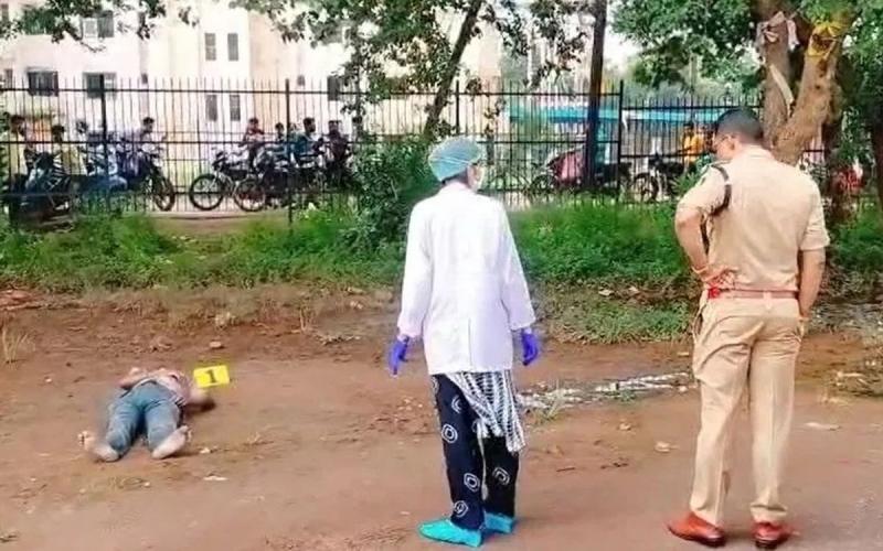 The body of a young man was found in the Science College ground, injury marks were found on the body, murder suspected cg news hindi news latest News khabargali 
