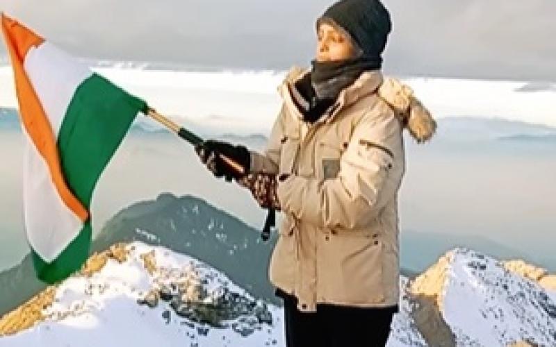 Bilaspur mountaineer Nisha Yadav achieved another feat, hoisted the tricolor on the Yunam peak hindi News latest News khabargali 