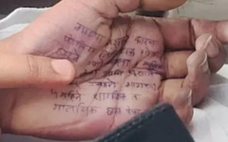 Raped by policemen, committed suicide by hanging herself after writing a suicide note on her hand hindi News big latest news khabargali