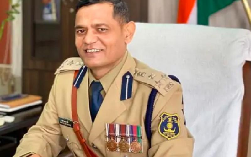 The woman who accused IPS Dangi has turned hostile; she had also leveled the same allegations against her father. Hindi news big News latest news khabargali 