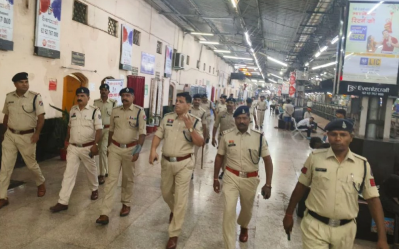 Raipur on high alert after Delhi blast; strict checking at airport and railway station Chhattisgarh News hindi news latest News khabargali 