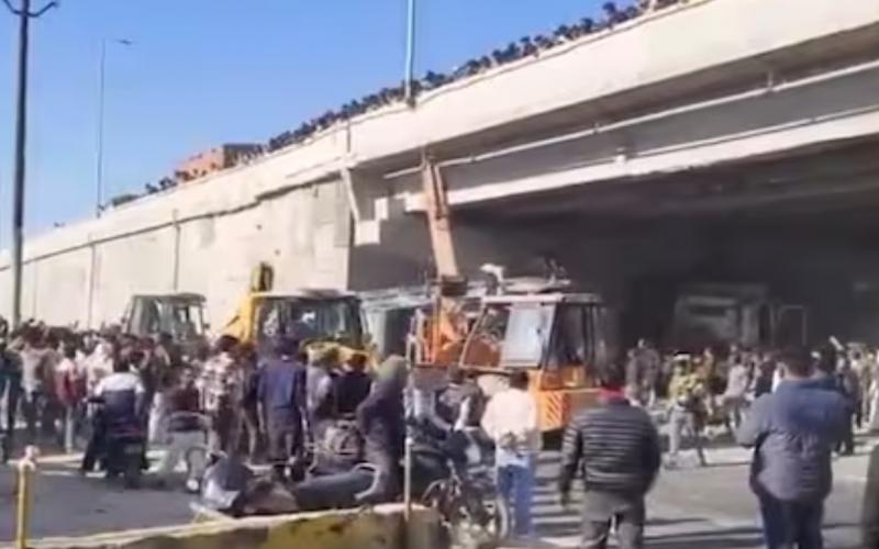 A gravel-laden truck overturned on a car on the Dehradun highway, killing 7 people. Hindi news big News khabargali 