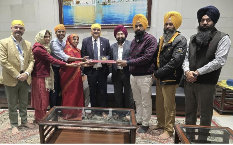 The Shiromani Gurdwara Parbandhak Committee,SGPC at the Golden Temple honored the four Sahibzadas of Guru Gobind Singh Ji, Prime Minister Narendra Modi, Home Minister Amit Shah, and Dr. Kuldeep Solanki, convenor of the Chhattisgarh Civil Society in Raipur, for their efforts in getting 'Veer Bal Diwas' Brave Children's Day recognized at the national level. Khabargali