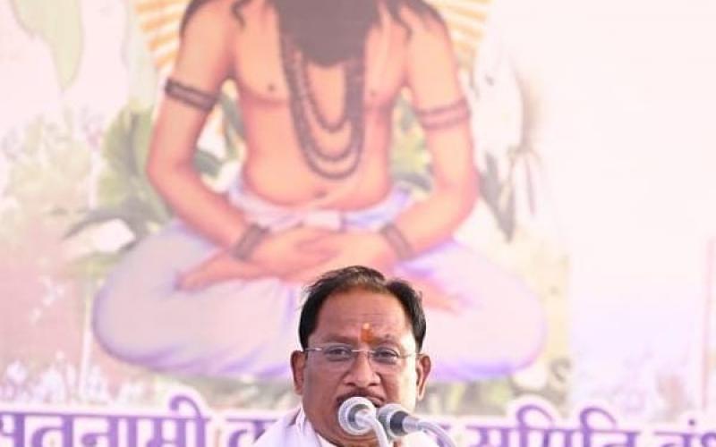 Following the path shown by Baba will lead to a developed Chhattisgarh, said Chief Minister Vishnu Deo Sai, who announced the establishment of a college in Lalpur along with other development projects. He offered prayers at the temple and Jaitkham, wishing for the happiness and prosperity of the state. Chief Minister Sai participated in the Guru Ghasi Das Jayanti celebrations and the three-day fair at Lalpur Dham. Raipur, Chhattisgarh, Khabargali