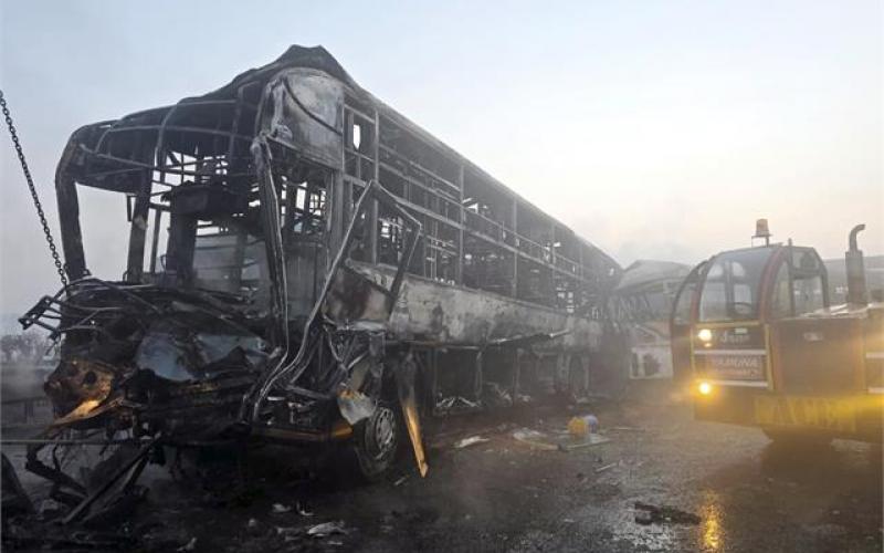 Tragic accident on expressway: 7 buses and 2 cars collide, 4 dead, 25 injured, screams galore hindi news big news latest News khabargali 