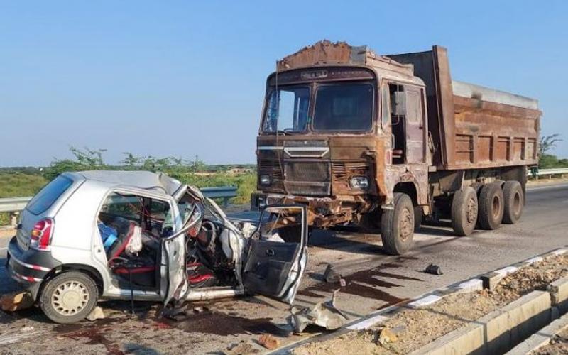 Four killed as truck runs over pilgrims in Gujarat hindi news latest News 📰 khabargali 