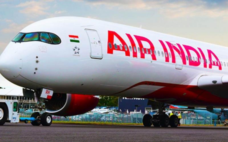 An Air India Express flight from Jeddah to Calicut made an emergency landing after a tyre burst in Cochin. Hindi News latest News khabargali 
