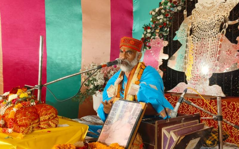 The grand seven-day Shrimad Bhagwat Katha Gyan Yagya event brought religious and spiritual energy to Devnagari, Raipura. Organized by Shri Satya Sanatan Seva Samiti, Dubsa Talab, Devnagari, Raipura, the musical Shrimad Bhagwat Katha Gyan Yagya was conducted by Pandit Balram Prasad Tiwari Ji, Raipur, Chhattisgarh.,Khabargali