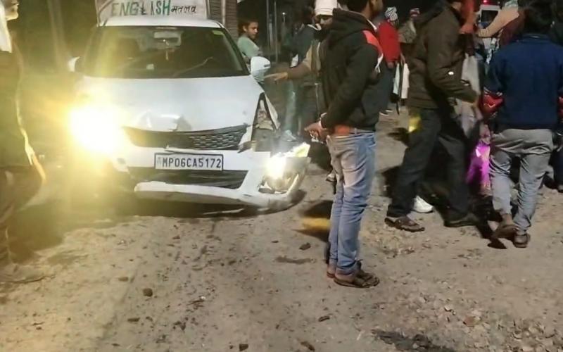 बीजेपी नेता ने 5 लोगों को कार से कुचला 2 की मौत,गुस्साए लोगों ने जमकर पिटाई कर किया पुलिस के हवाले खबरगली BJP leader crushed 5 people with his car, killing 2; angry people beat him up and handed him over to the police. Hindi news latest News khabargali 