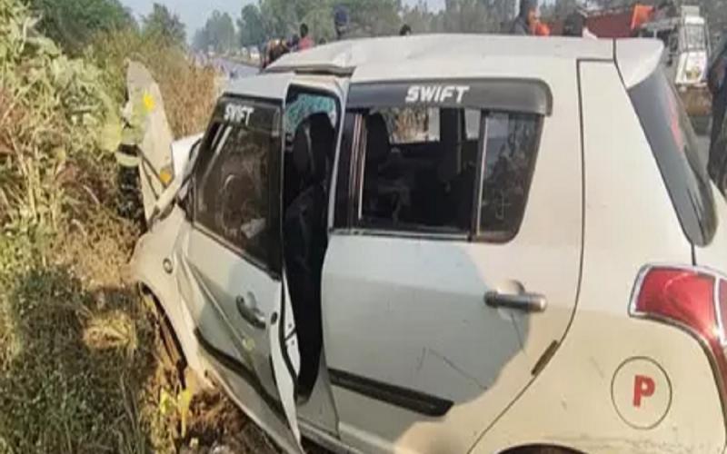 Car collides with divider, three dead, girl among the dead, 6 injured