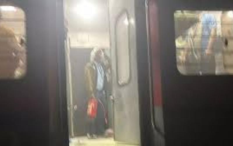 Fire breaks out in general coach of Pune-Howrah Azad Hind Express, causing panic