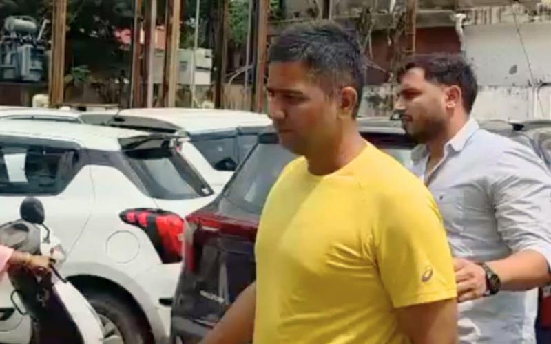 पूर्व मुख्यमंत्री भूपेश बघेल के बेटे को मिली जमानत,  सेंट्रल जेल से बाहर निकले चैतन्य बघेल, समर्थकों में उत्साह खबरगली Former Chief Minister Bhupesh Baghel's son gets bail, Chaitanya Baghel walks out of Central Jail, supporters cheer hindi news latest News khabargali  