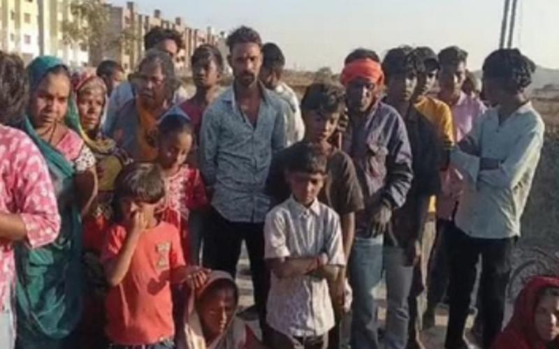 An innocent child drowned in a well, and the entire village was plunged into deep grief. hindi news latest News khabargali 