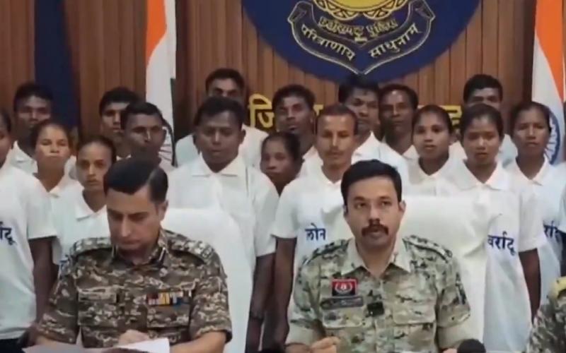 63 Naxalites surrender in Dantewada, carrying a reward of Rs 31.19 crore hindi news latest News khabargali 