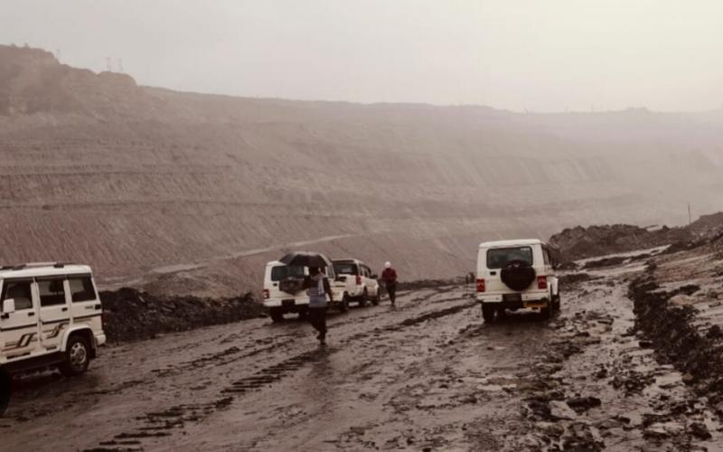 A major accident occurred at Kusmunda mine, where a hydraulic cylinder exploded, killing the operator and injuring two others. Korba news hindi news latest News Chhattisgarh News khabargali 