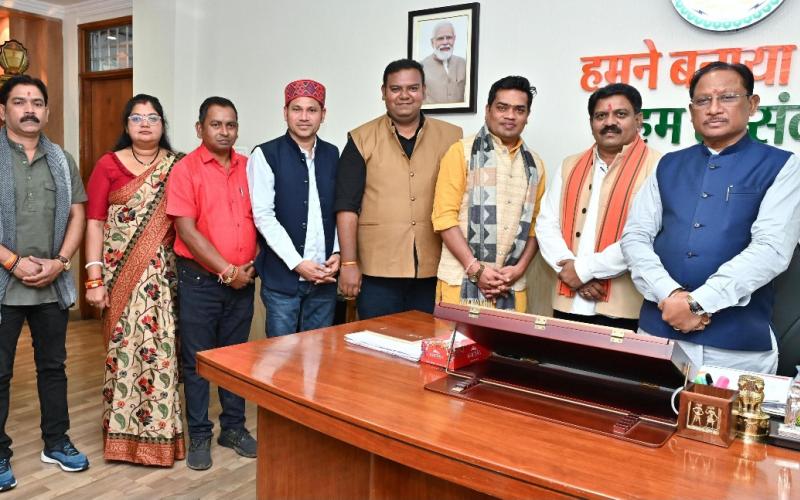 In a democracy, the media plays a crucial role; they should raise issues of public interest impartially, said Chief Minister Vishnu Deo Sai, Deputy Chief Minister Vijay Sharma, Chief Minister's Media Advisor Pankaj Jha, newly elected President of Raipur Press Club Mohan Tiwari, Vice President Dilip Kumar Sahu, General Secretary Gaurav Sharma, Treasurer Dinesh Yadu, and Joint Secretaries Nivedita Sahu and Bhupesh Jangde.