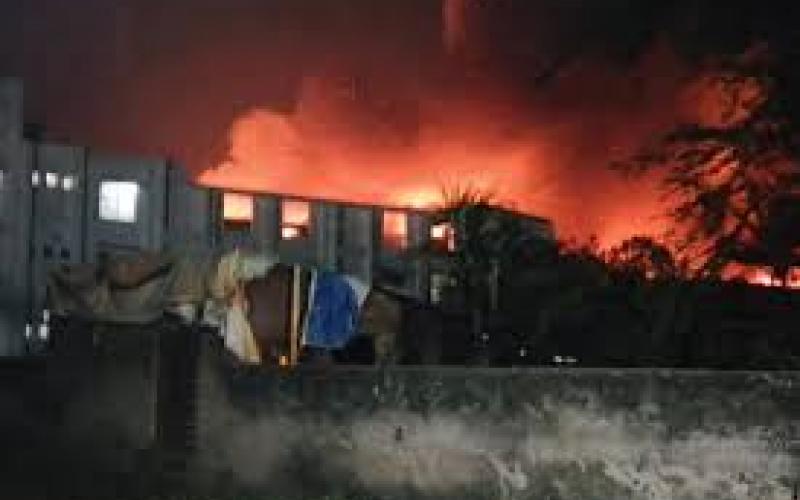 A massive fire broke out in Kolkata's Nazirabad, killing seven people and injuring several others.