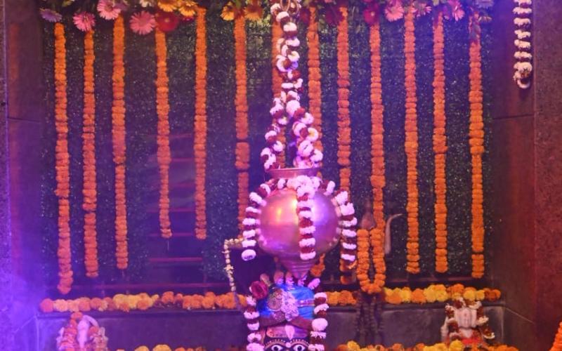 Mahashivratri celebrations in Raipur, devotees danced to the hymns of Lallu Maharaj, Chintahar Hanuman Temple in Chaubey Colony was filled with flowers, Chhattisgarh, Khabargali