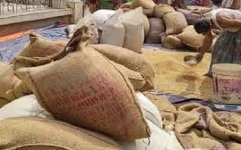 चार दिन से ई-पॉस मशीनें बंद, दो माह का चावल बनी आफत, शहर की राशन दुकानों में बढ़ी समस्या खबरगली E-POS machines have been down for four days, two months' worth of rice has become a disaster, and problems have increased at city ration shops. raipur chhattisgarh hindi news khabargali 