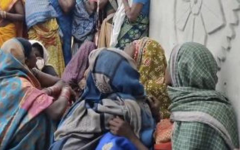 रायगढ़ कार्बन प्लांट  में हादसा, पिता-बेटे की एक साथ अर्थी निकली, रोया पूरा गांव खबरगली Accident at Raigarh Carbon Plant: Father and son's funeral procession together, entire village mourns Raigarh hindi news big news khabargali 