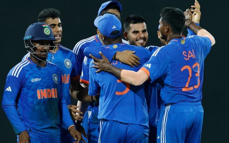 The sounds of Phaag echoed in Sadar Bazaar: A flood of traders gathered at the Holi Milan of Sarafa Association, Seth Nathuram Holika Utsav Samiti, Raipur, Chhattisgarh, Khabargali