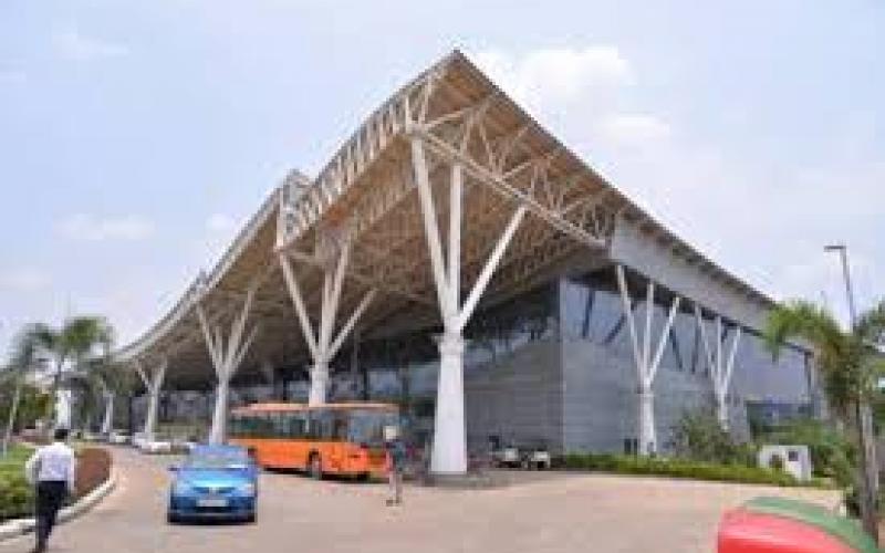  Passengers can watch IPL from today at the airport, with projectors and LEDs installed inside the terminal. Raipur Chhattisgarh hindi news big news khabargali
