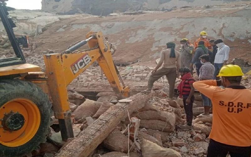 Major accident in Prayagraj: 4 killed, many in critical condition as cold storage collapses hindi news big news khabargali 