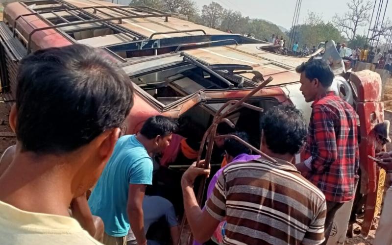  Anmol bus running to Kunkuri in Chhattisgarh overturned, many people are reported dead in the accident. jashpur hindi news khabargali 
