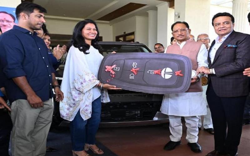  Chhattisgarh's daughter Akanksha Satyavanshi brings glory to the state, receives Tata Sierra car as gift raipur chhattisgarh hindi news latest big news khabargali 