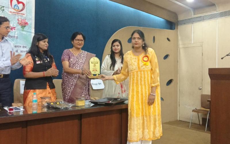 A unique example of social service: Shakuntala Foundation honored 151 social workers… On the initiative of Smita Singh, a disabled student got the support of education, Raipur, Chhattisgarh, Khabargali