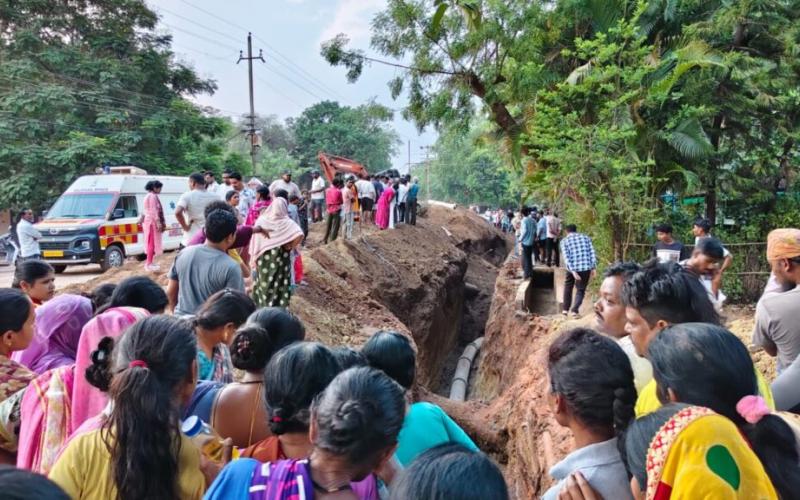 Three workers, including a woman, died after the soil caved in during sewerage pipeline work  big News hindi news latest khabargali