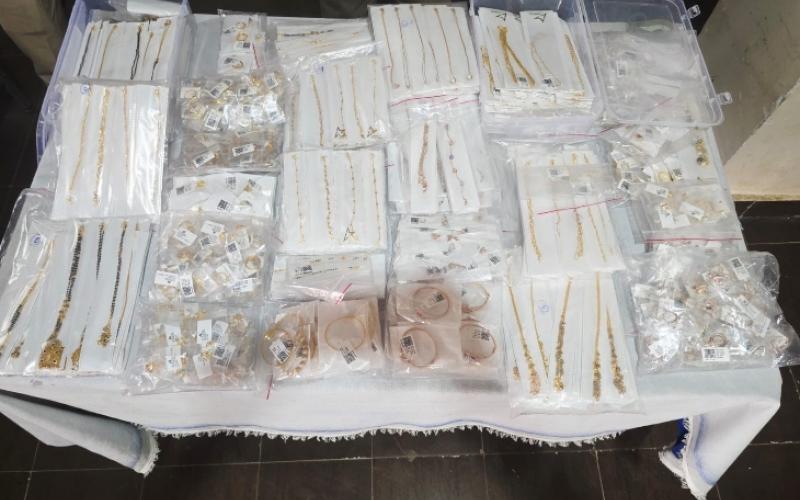 7.5 kg gold jewellery recovered from a secret chamber in a luxury car, three youths from Gujarat arrested hindi News latest News mahasamund news khabargali 