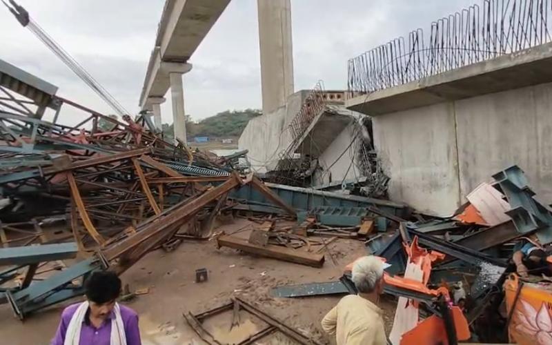 Slab of under-construction bridge over Betwa river collapses, 6 killed hindi News latest News big news khabargali 