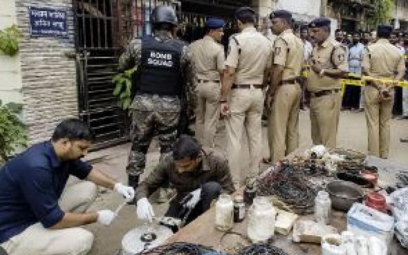 Panic in Raipur after discovery of crude bomb making material; suspect youth turns out to be a relative of mayor and councillor Raipur chhattisgarh hindi news khabargali 