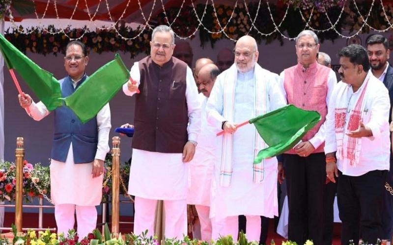 Dial 112 in Chhattisgarh gets 400 new vehicles, Union Home Minister Amit Shah flags them off raipur chhattisgarh hindi news khabargali 