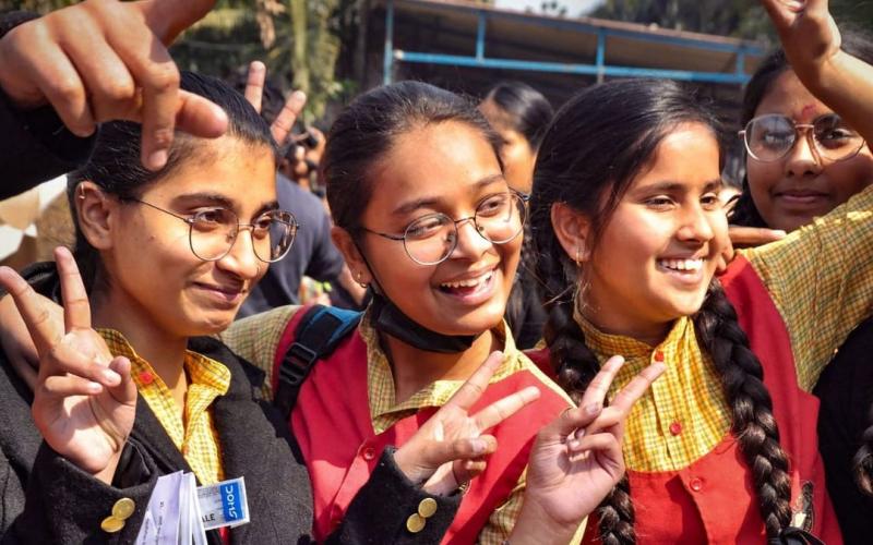 10th-12th toppers will receive Rs 2 lakh each, a list of 10 students has been prepared. Hindi News latest News khabargali 