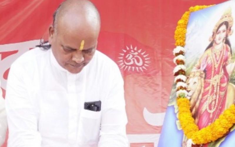 Can the system be so afraid of a monk? The story of an educated young Mahant Saurabh Sharma, Journalism, Mahant, Raipur, Chhattisgarh, Khabargali