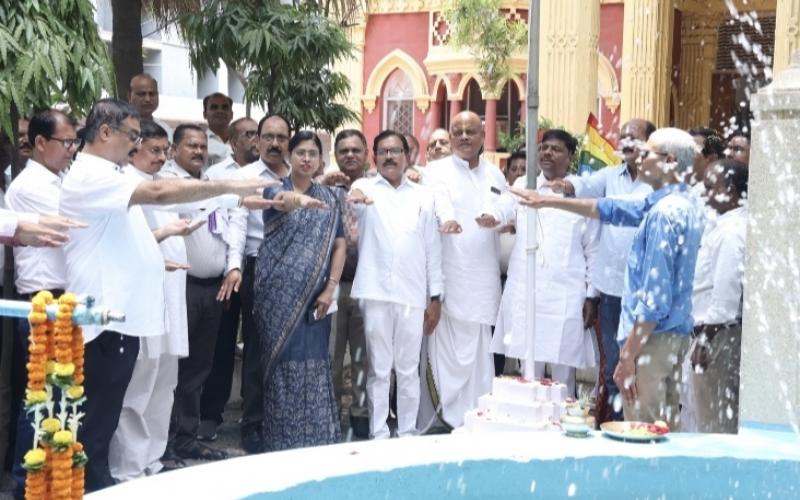 Inauguration of 'Cooperative Week', Cooperation Minister Kedar Kashyap said - "Development together" is the foundation stone of developed Chhattisgarh, Chairman of Chhattisgarh State Cooperative Bank Limited Kedar Nath Gupta, Chairman of District Cooperative Central Bank Raipur Niranjan Sinha, Vice President Abhinesh Kashyap, Authorized Officer of Chhattisgarh State Cooperative Federation Limited Raipur Saurabh Sharma, Chhattisgarh, Khabargali