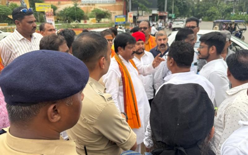 Major decision in public interest: Following the strong stance of Sanjay Shrivastava, the ongoing construction work at the intersections of Raipur was stopped with immediate effect, Chairman of Civil Supplies Corporation, Municipal Corporation, Traffic Department, Raipur, Chhattisgarh, Khabargali