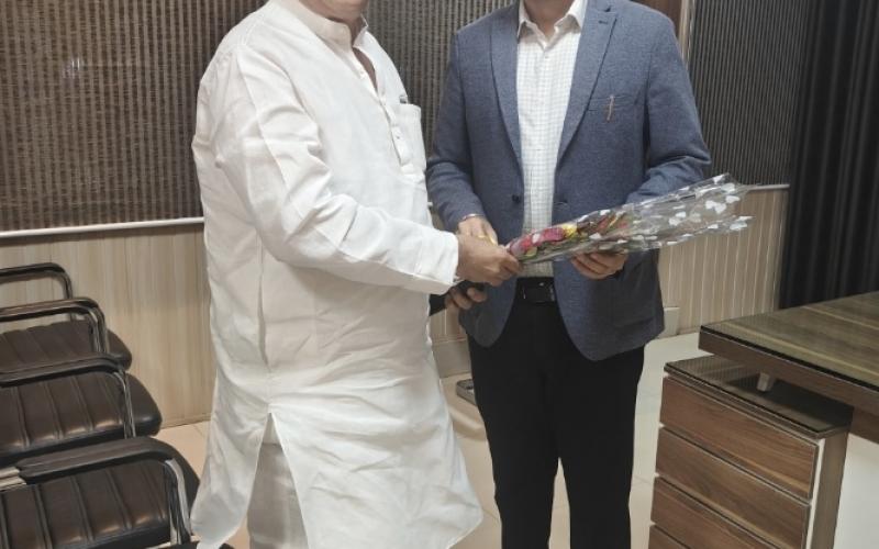 A new example of 'Atmanirbhar Chhattisgarh' for the differently-abled: Loan review meeting concluded at Mahasamund Collectorate, new momentum gained, Chhattisgarh Disabled Finance and Development Corporation Chairman Lokesh Kavadiya, Collector Vinay Kumar Langeh, Raipur, Chhattisgarh, Khabargali