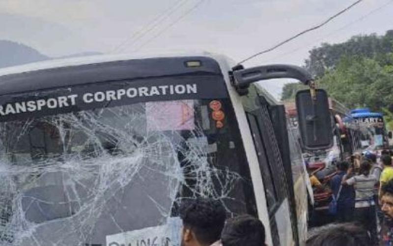 Two buses carrying pilgrims collided during the Amarnath Yatra; 18 passengers injured. hindi news latest news khabargali 