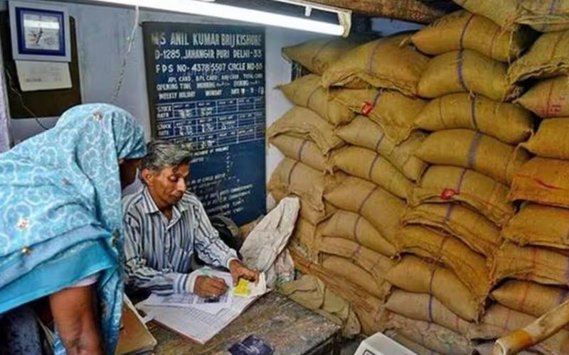 Big news for ration card holders: Preparations are underway in Chhattisgarh to distribute three months' worth of rations at once. Latest News hindi News big news khabargali