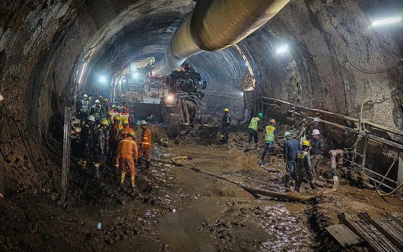 Tragic accident in Chamoli tunnel; 7 workers from Chhattisgarh and Jharkhand killed. hindi news latest big news khabargali 