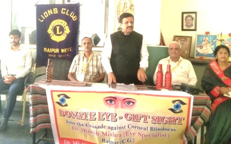 Eye donation, eye donation is a great donation, Dr. Dinesh Mishra, eye care, damage to eyes due to mobile, computer vision syndrome, glaucoma, cataract, 20 20 20 rules, National Eye Donation Fortnight, Saraswati Shishu Mandir Mathpuraina, Raipur, Chhattisgarh, Khabargali