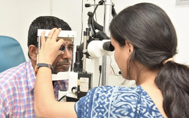Raipur Press Club, Mahavir International Service Organization, Free Eye Check up, Eye Camp, Cataract Operation, Health, State Minister rank Lokesh Kavadiya, Raipur, Chhattisgarh, Khabargali
