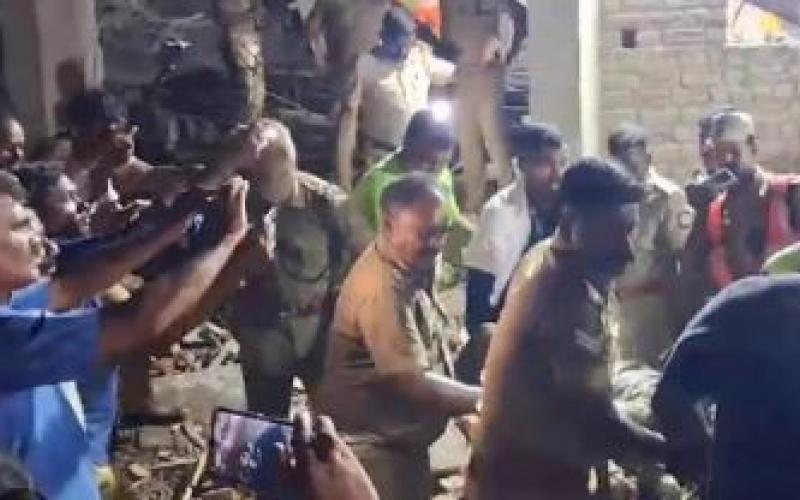 Roof of newly constructed church collapses in Tamil Nadu; over 14 workers trapped under debris. hindi news khabargali 