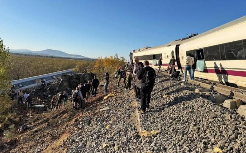 Violent collision between two high-speed trains 39 people dead train accident khabargali 