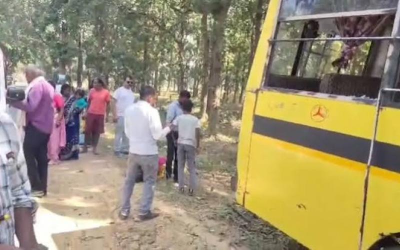  Manendragarh a bus collided with a tree 6 passengers died and 15 injured were taken to the hospital hindi news chhattisgarh news 