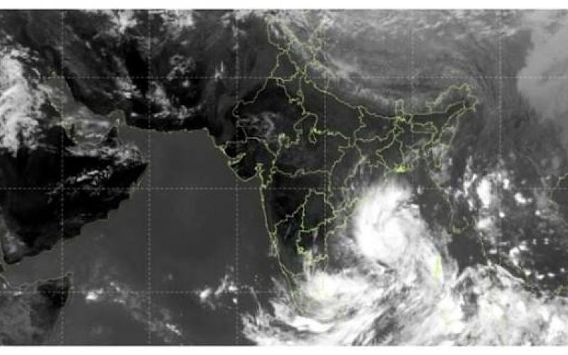  Impact of the storm: Continuous rain leads to faults in over 25 feeders; power supply disrupted in several area raipur khabargali  रायपुर परिक्षेत्र में 11 केवी और 33 केवी दोनों फील्ड में आया फॉल्ट