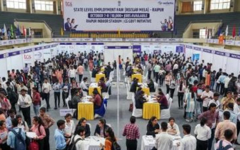 State-level job fair in Raipur starts today; over 8,000 job opportunities available. raipur chhattisgarh news hindi news khabargali 